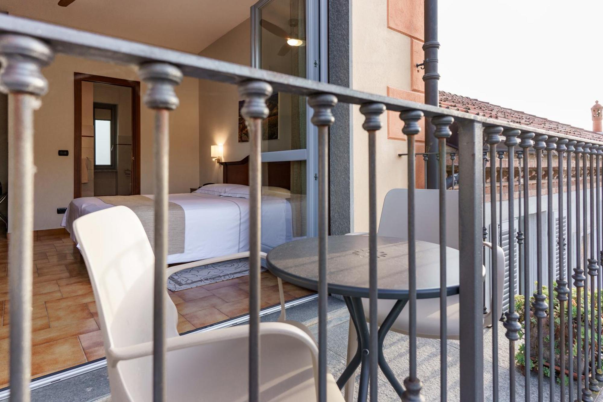 Hotel Il Grappolo D'Oro 몬포르테달바 외부 사진